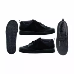 Ion Scrub AMP Flat Shoes Clothing